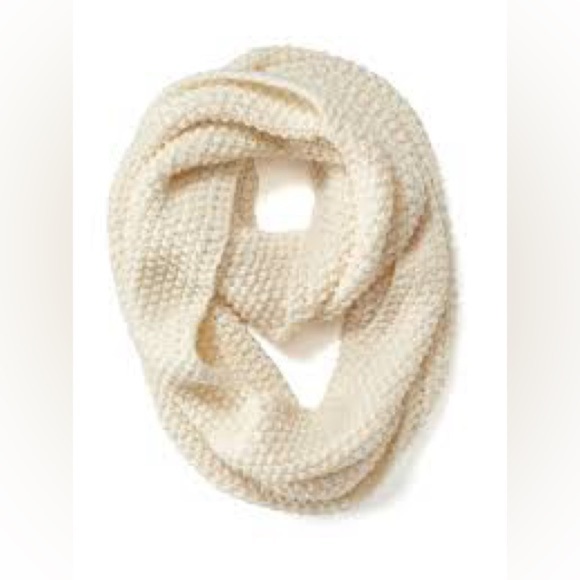 Old Navy Accessories - NEW Old Navy Women's Chunky-Knit Infinity Scarf Creme De La Creme/Ivory, Winter
